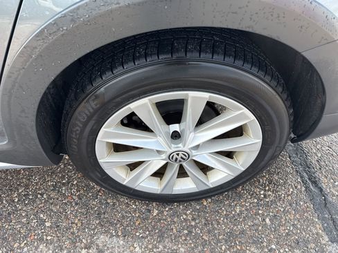 Used 2017 Volkswagen Golf Alltrack S image 7