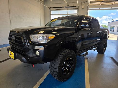 Used 2022 Toyota Tacoma SR AWD/4WD image 1
