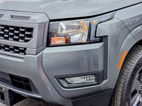 Used 2025 Nissan Frontier SV w/ SV Convenience Package RWD image 16