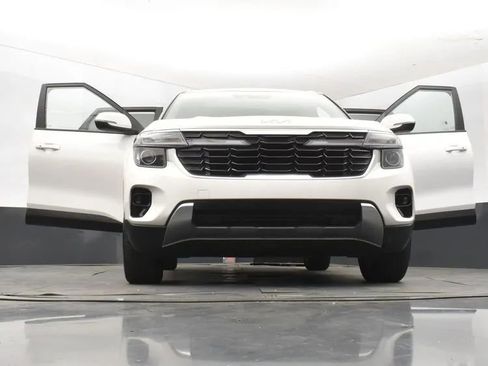 Used 2025 Kia Seltos S FWD image 11