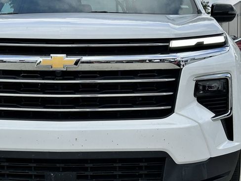 Used 2025 Chevrolet Traverse LT AWD/4WD image 9