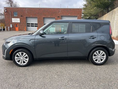 Certified 2023 Kia Soul LX image 2