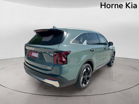 Certified 2025 Kia Sorento EX AWD/4WD image 4