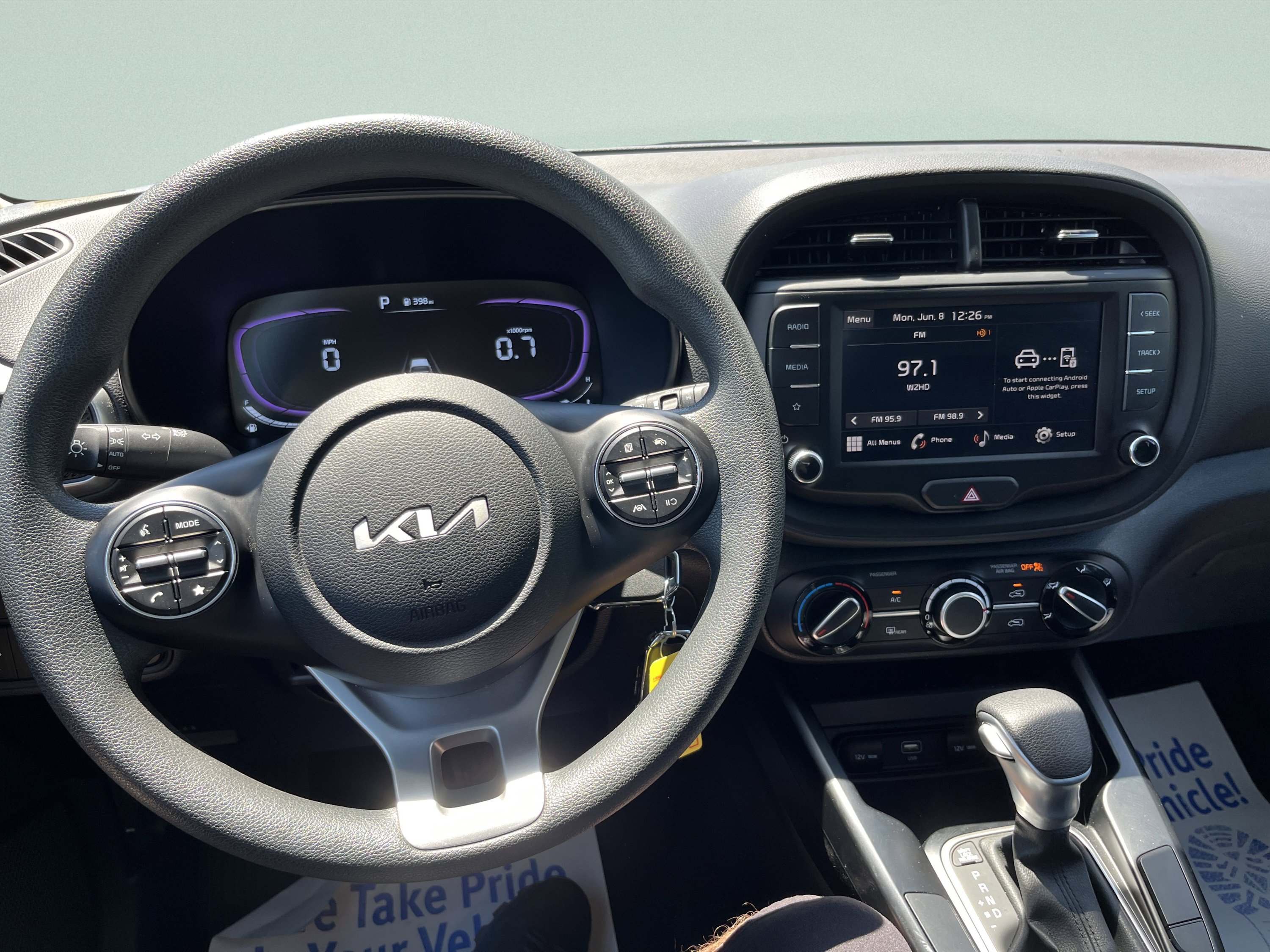 Used 2025 Kia Soul LX w/ LX Technology Package FWD image 16
