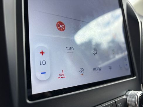 Used 2023 Ford Edge SEL image 5