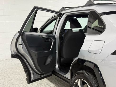Used 2021 Toyota RAV4 SE image 57