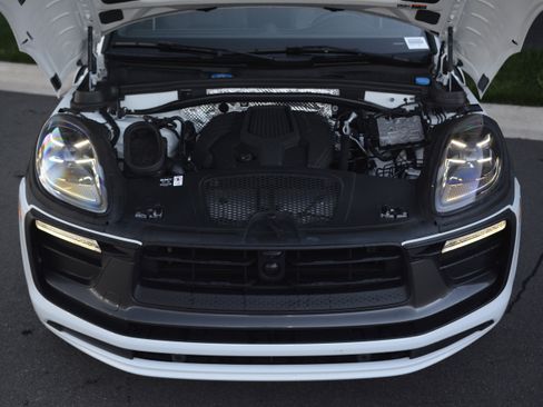 Certified 2025 Porsche Macan Turbo AWD/4WD image 36