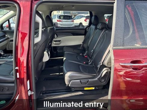 Used 2024 Kia Carnival LX image 17