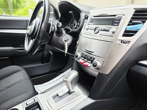 Used 2011 Subaru Outback 2.5i Premium w/ All-Weather Pkg AWD/4WD image 14