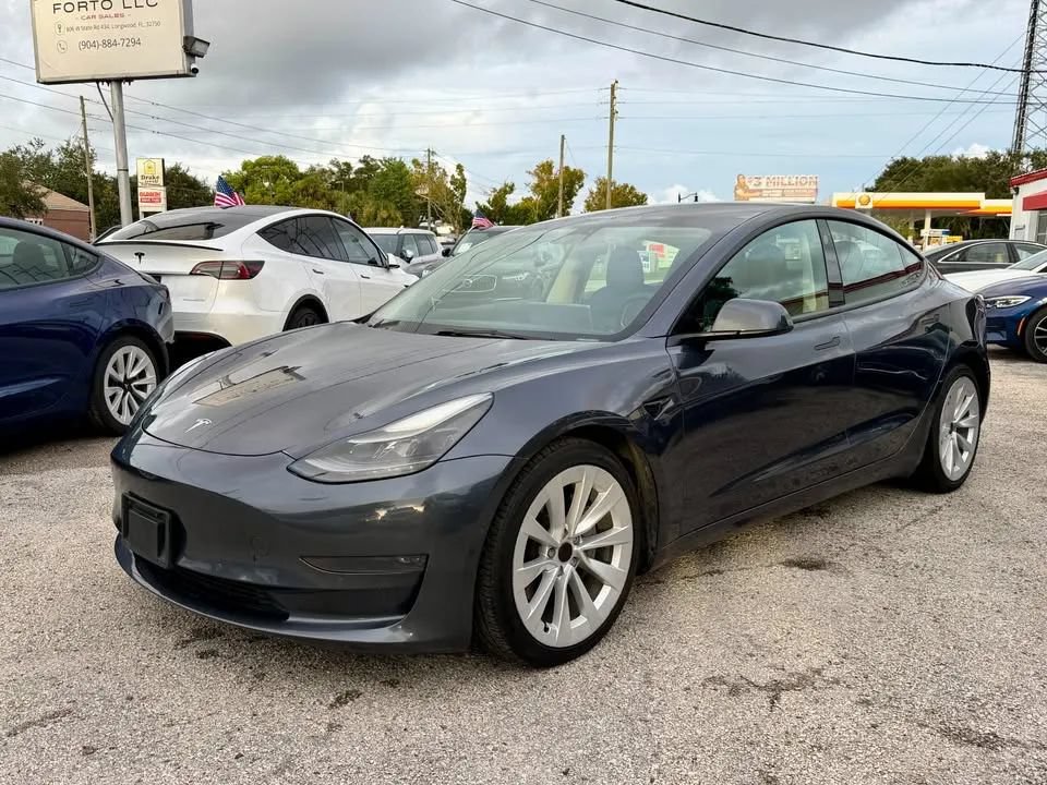 Used 2022 Tesla Model 3 RWD image 3
