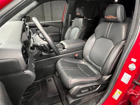 Used 2025 Honda Pilot TrailSport image 4