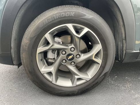 Used 2025 Chevrolet Trax LT FWD image 13