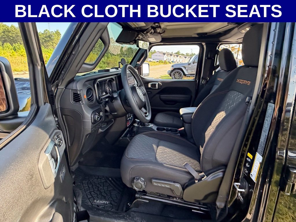 Used 2025 Jeep Gladiator Mojave w/ Technology Group AWD/4WD image 4