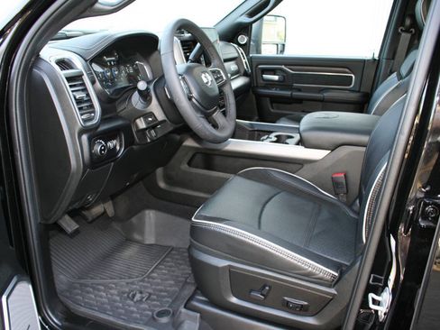 Used 2025 RAM 2500 Laramie AWD/4WD image 13