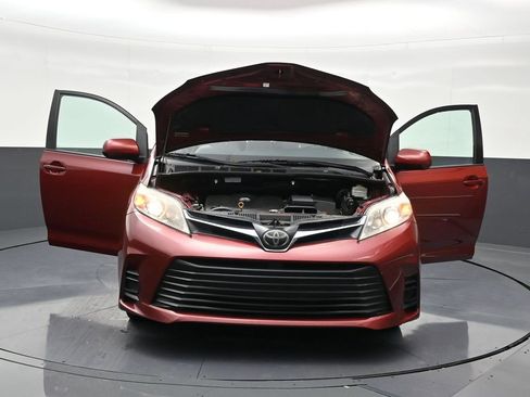 Used 2020 Toyota Sienna LE image 36