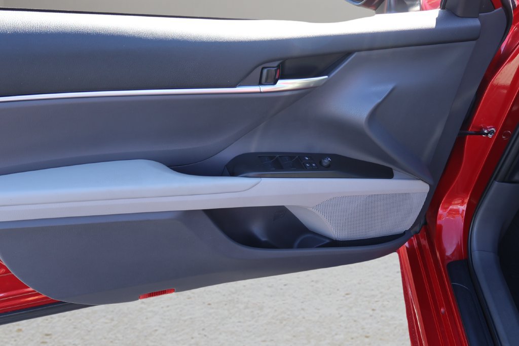 Used 2023 Toyota Camry SE FWD image 10