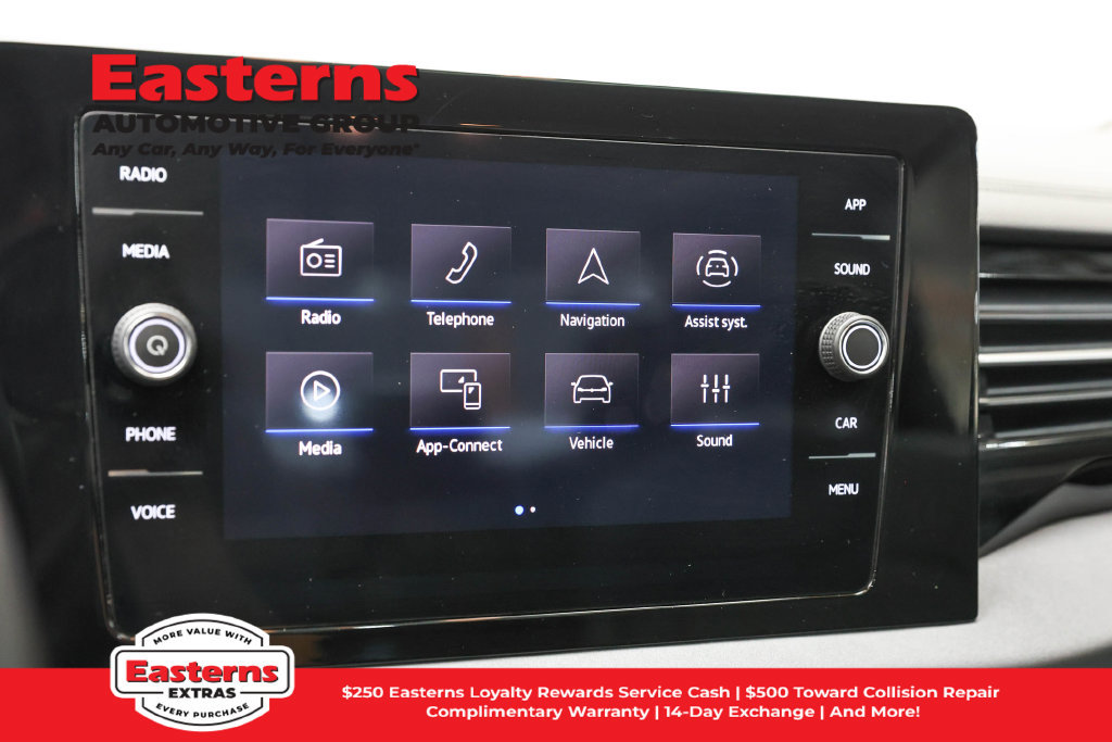 Used 2025 Volkswagen Jetta SE FWD image 19