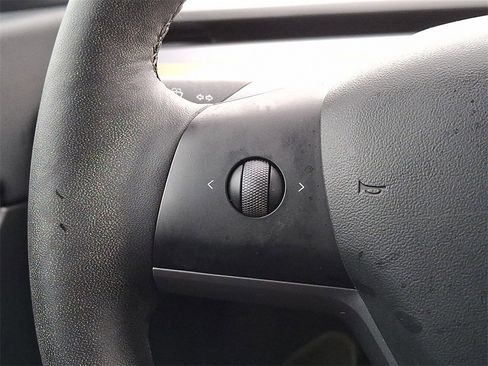 Used 2022 Tesla Model Y Performance image 21