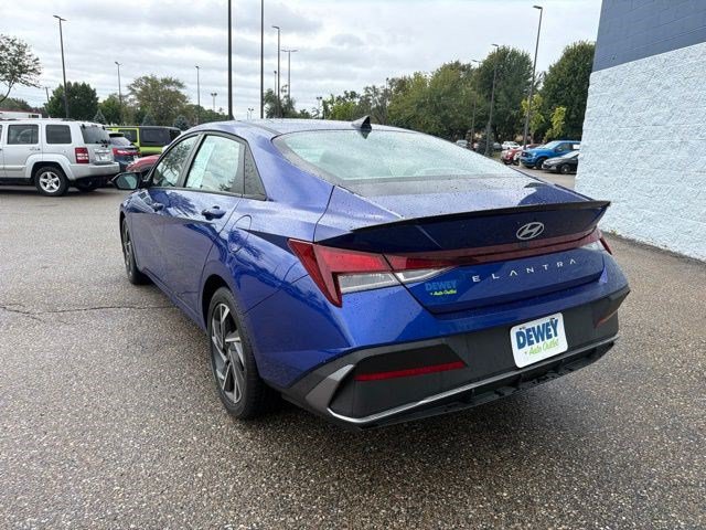 Used 2025 Hyundai Elantra Sport FWD image 3