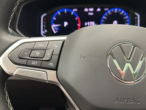 Used 2022 Volkswagen Taos SEL w/ Panoramic Sunroof Package AWD/4WD image 19