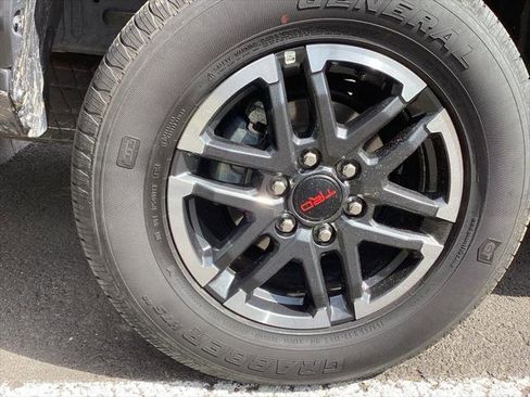 Certified 2025 Toyota Tacoma TRD Sport AWD/4WD image 5