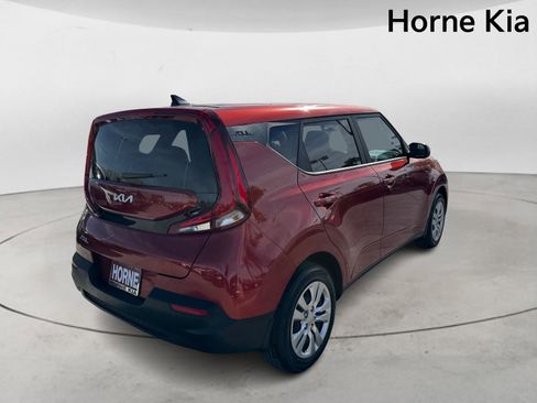 Certified 2022 Kia Soul LX image 4