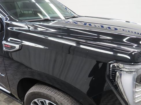 Used 2025 GMC Yukon Denali w/ Sun & Power Step Package AWD/4WD image 32