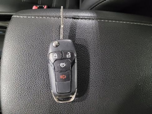 Used 2013 Ford Fusion Energi SE FWD image 32