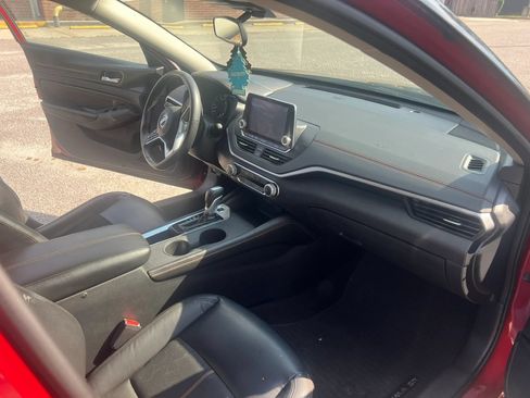 Used 2022 Nissan Altima 2.5 SR FWD image 12