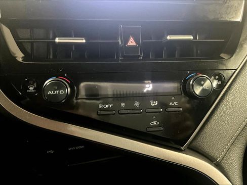 Used 2024 Toyota Camry SE image 25