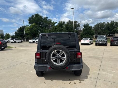 Used 2020 Jeep Wrangler Unlimited Sahara AWD/4WD image 6
