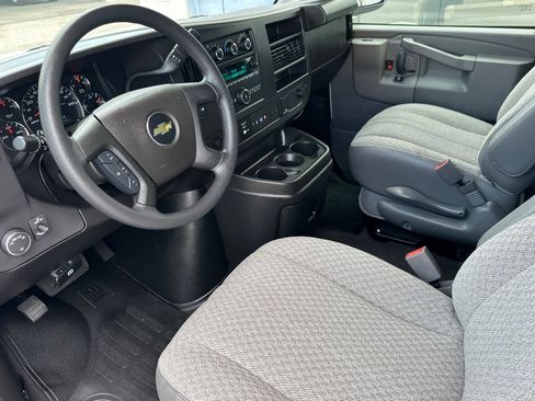 Used 2025 Chevrolet Express 3500 LT w/ LT Preferred Equipment Group RWD image 10