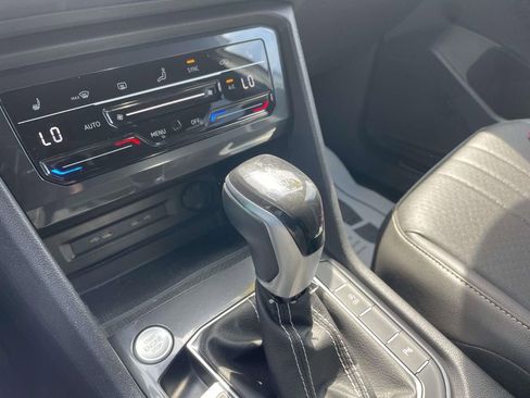 Certified 2022 Volkswagen Tiguan SE R-Line FWD image 30