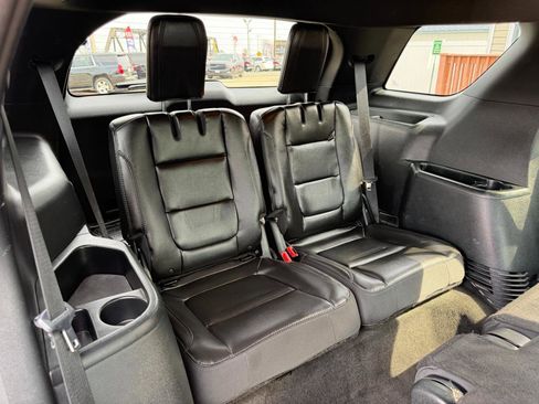 Used 2018 Ford Explorer XLT w/ Equipment Group 202A image 40