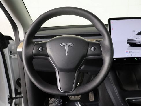 Used 2022 Tesla Model Y Long Range AWD/4WD image 40
