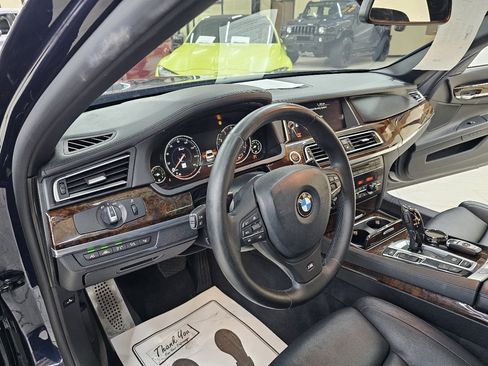 Used 2014 BMW 750Li image 19