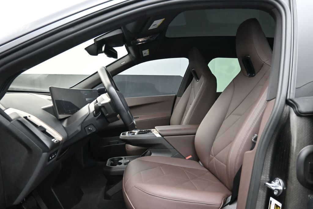Used 2024 BMW iX xDrive50 w/ Convenience Package AWD/4WD image 10