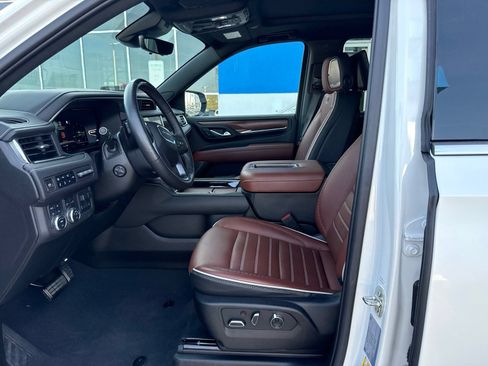 Used 2023 GMC Yukon XL Denali Ultimate AWD/4WD image 13