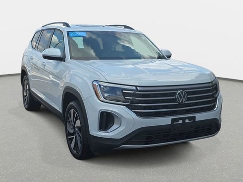 Used 2024 Volkswagen Atlas SE w/ Panoramic Sunroof Package FWD image 3