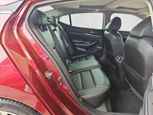 Used 2017 Nissan Maxima Platinum FWD image 21