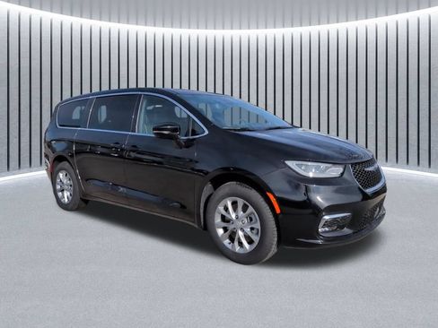 New 2026 Chrysler Pacifica Limited w/ Uconnect Theater Family Group AWD/4WD image 2