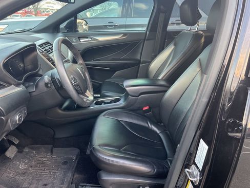 Used 2019 Lincoln MKC Premiere image 9