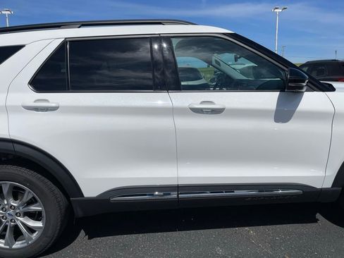 Used 2023 Ford Explorer XLT w/ Equipment Group 202A AWD/4WD image 29