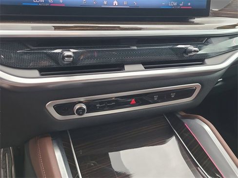 Used 2024 BMW X6 xDrive40i w/ Premium Package image 38