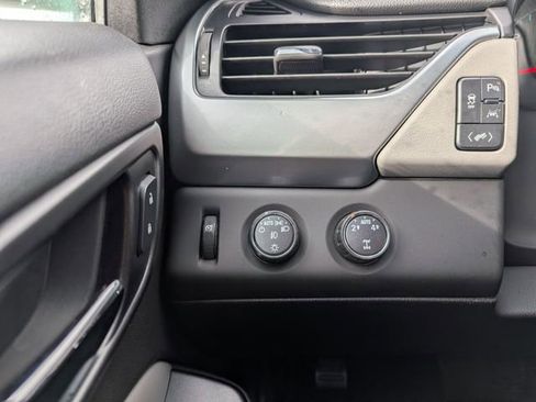 Used 2016 Chevrolet Suburban LT w/ Luxury Package AWD/4WD image 23