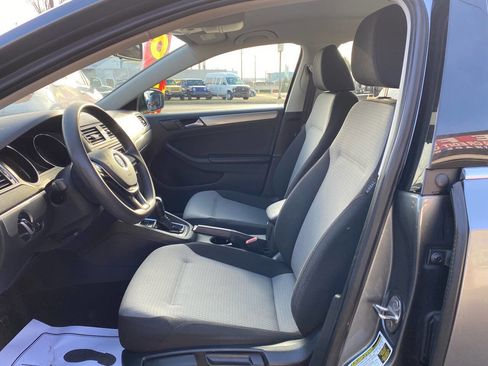 Used 2017 Volkswagen Jetta S w/ Jetta S Cold Weather Package image 16