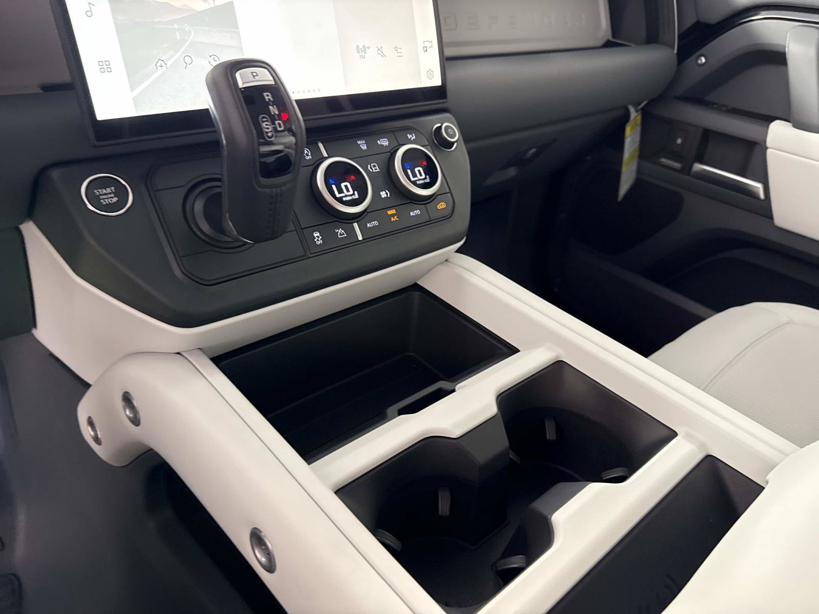 New 2026 Land Rover Defender 110 X-Dynamic SE AWD/4WD image 27