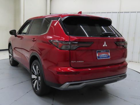 New 2025 Mitsubishi Outlander SE image 5