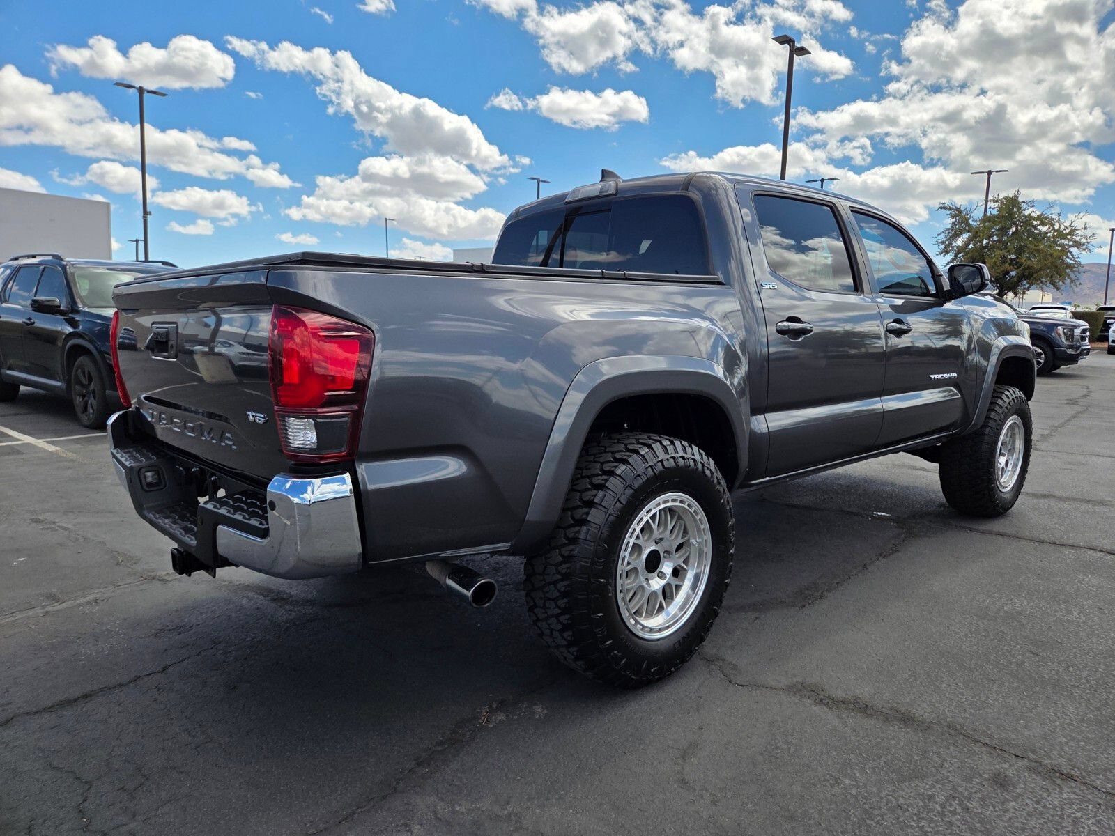 Used 2018 Toyota Tacoma SR5 RWD image 6