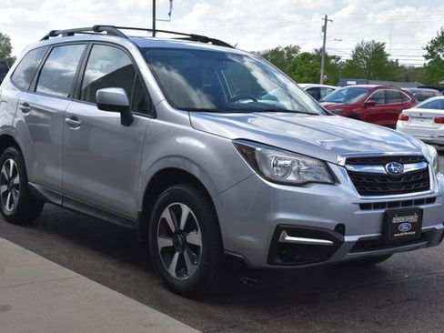Used 2017 Subaru Forester 2.5i Premium w/ All-Weather Package AWD/4WD image 10